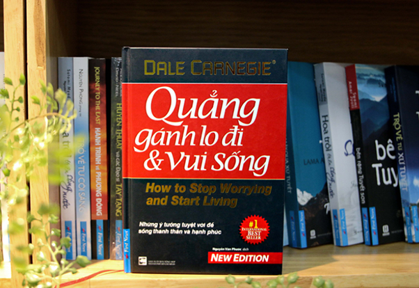Sách Quẳng gánh lo đi và vui sống